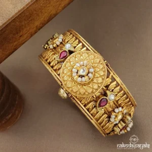 Kundan Pearled Screw Kada